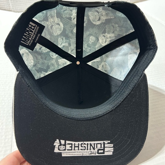 Marvel Punisher Skull Pattern Snapback Hat - Picture 4 of 7